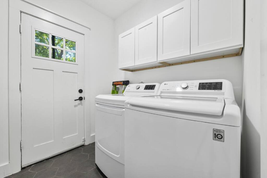 Designer Home: King Beds, Luxe Bath+Free Parking! แอตแลนตา ภายนอก รูปภาพ