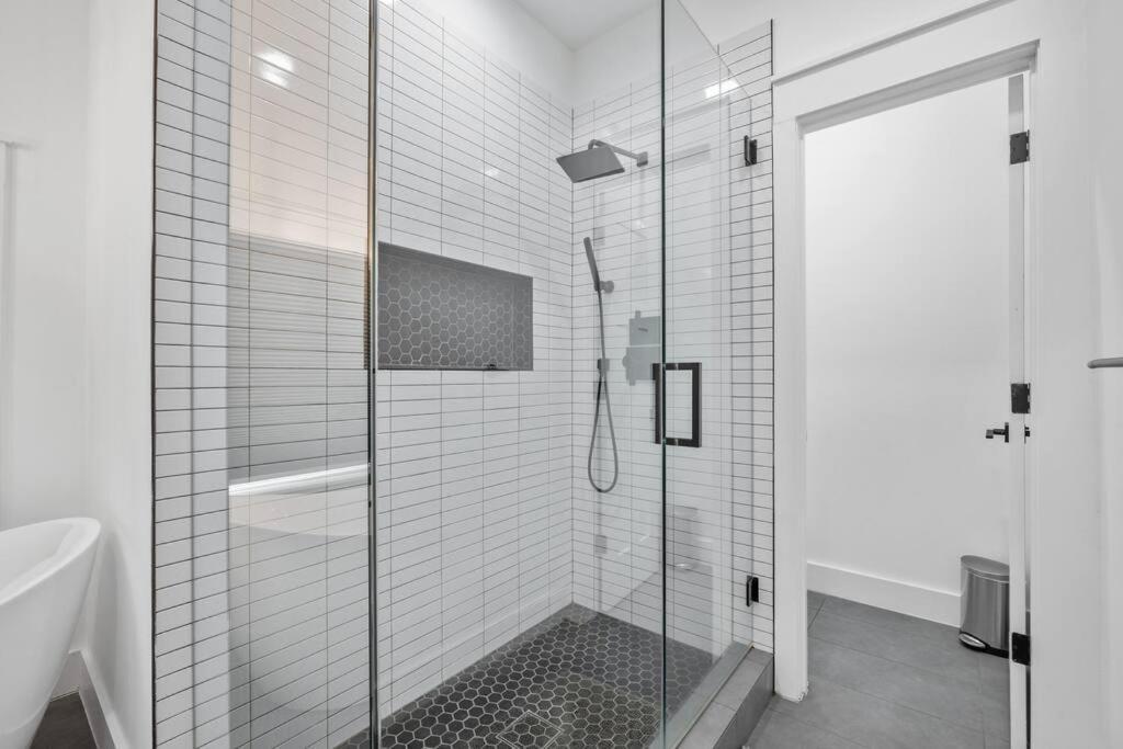 Designer Home: King Beds, Luxe Bath+Free Parking! แอตแลนตา ภายนอก รูปภาพ